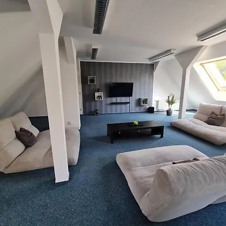 Apartment 6 Bedroom Private Apartment&lounge *