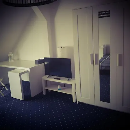 6 Bedroom Private Apartment&lounge * Rostock