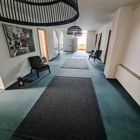 6 Bedroom Private Apartment&lounge Apartment *