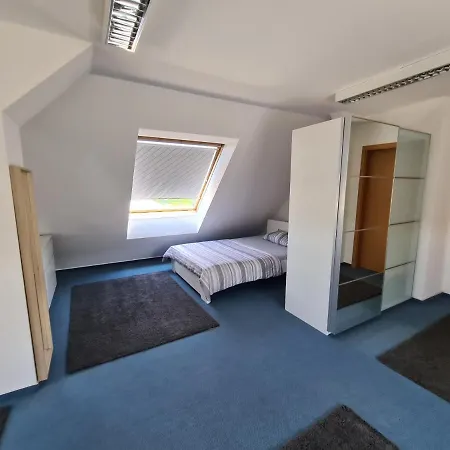 6 Bedroom Private Apartment&lounge * Rostock