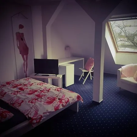 Апартаменты 6 Bedroom Private & Lounge *